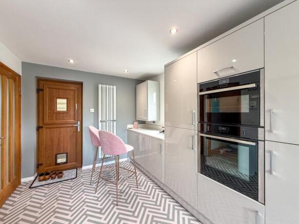 4 bed Detached for sale Image 8
