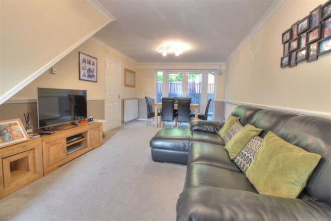 Living/Dining Room: