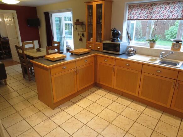 KITCHEN DINER