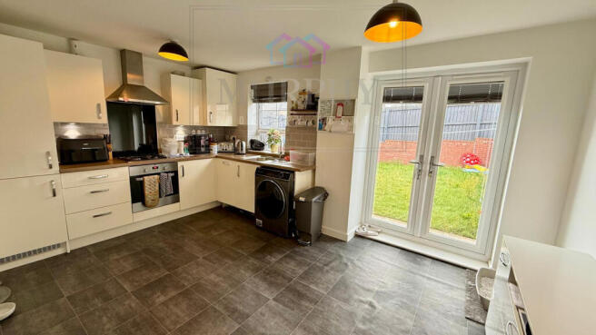3 bed Semi-Detached for sale Image 6