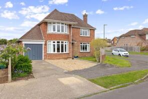 45, Stockbridge Gardens, Chichester PO19 8QS