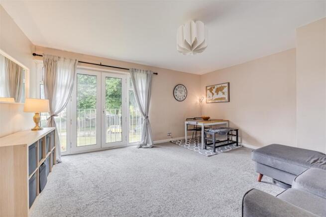 flat-courtlands-crescent-banstead-112.jpg