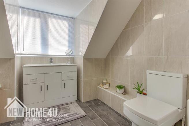 EN SUITE: