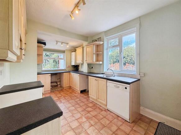 3 bed Semi-Detached for sale Image 3