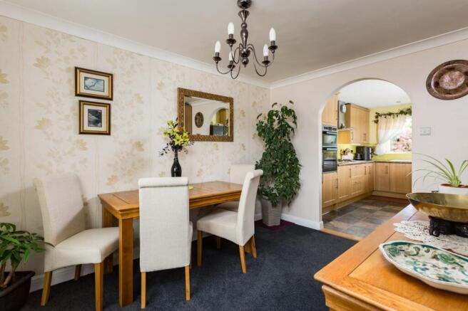 4 bed Detached for sale Image 8