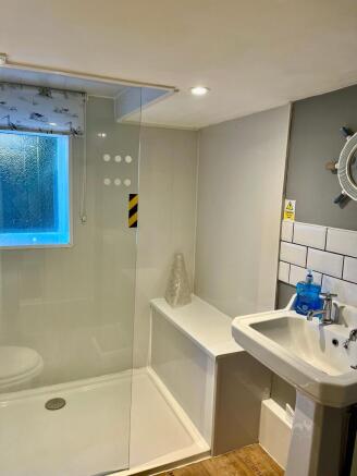 2 bed Apartment for sale Image 12