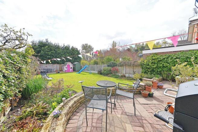 GARDEN 2.jpg