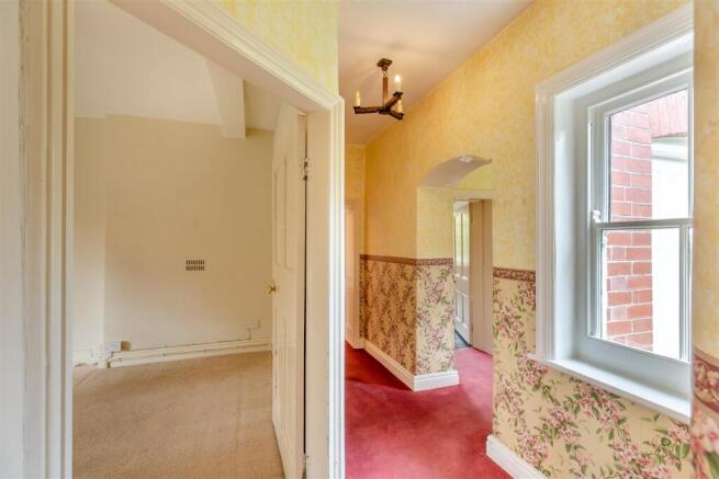 8590111-interior07.jpg