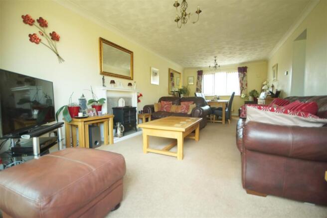 Lounge / Dining Room