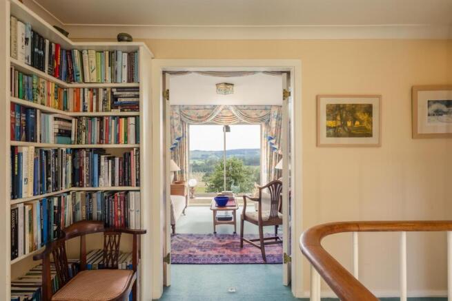 5 bed House for sale Image 10