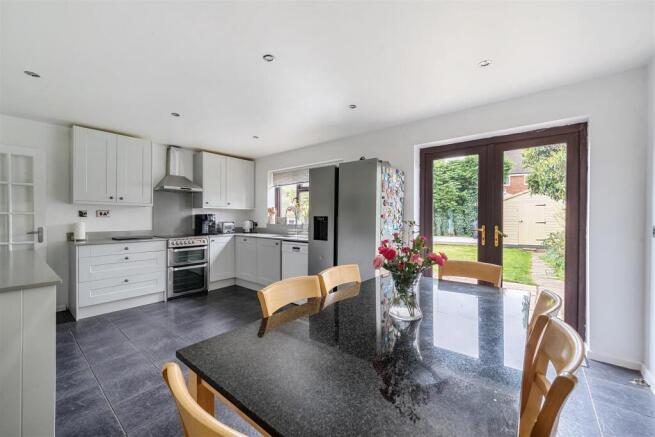Garrett Road, Finchampstead, Berkshire, RG40 4RX photo 4