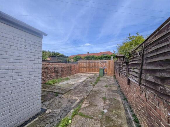 3 bed Terraced to rent Image 8