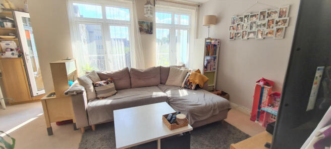 LOUNGE AREA