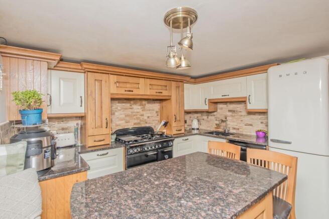 4 bed Cottage for sale Image 9