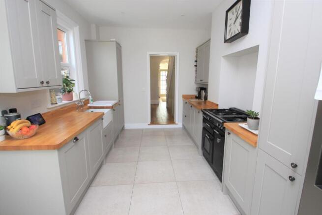 318 Devizes Road kitchen2.JPG