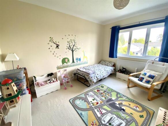 BEDROOM 5