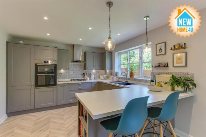 KITCHEN / DINING ROOM: