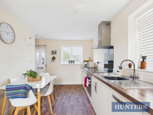 3 bed House to rent Image 5