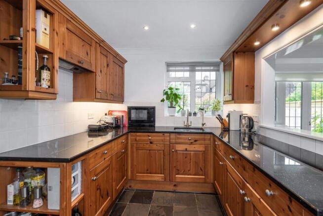 3 Vine Court Rd, TN13 3UU 003.jpg