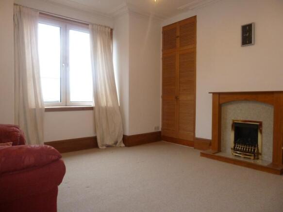 6 Thomson Street, Top Right - Lounge