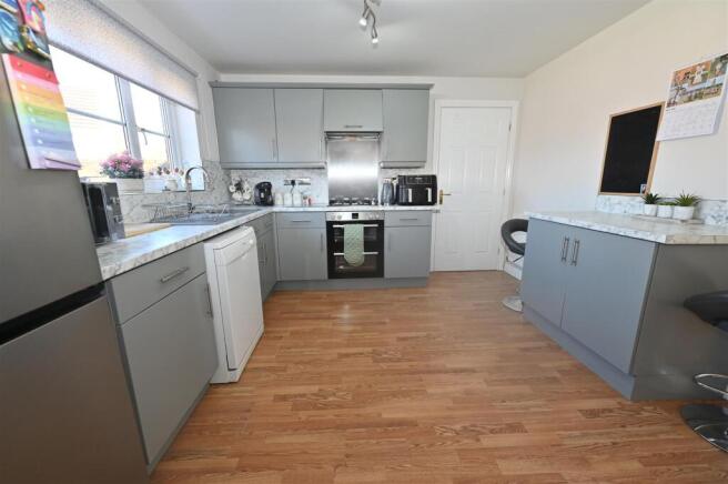 4 bed Detached for sale Image 10