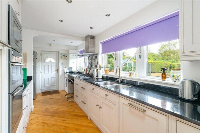 4 bed Detached for sale Image 5
