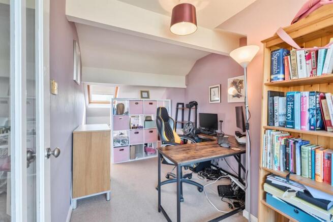 5 bed Semi-Detached to rent Image 11
