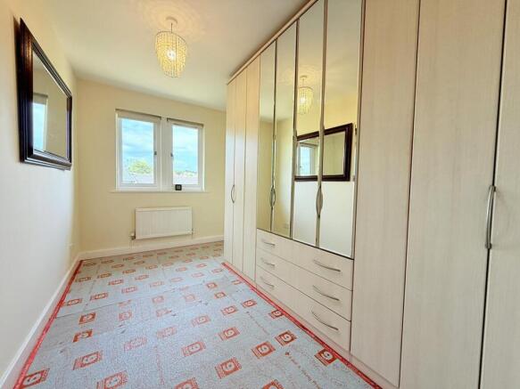 2 bed Flat for sale Image 5