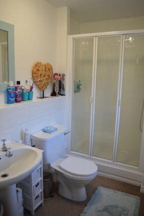 en-suite shower room