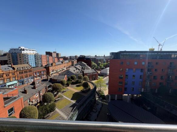 2 bed Flat to rent Image 9