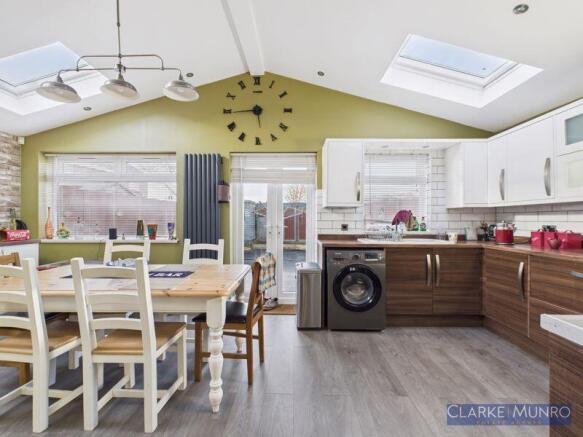 4 bed Semi-Detached for sale Image 6