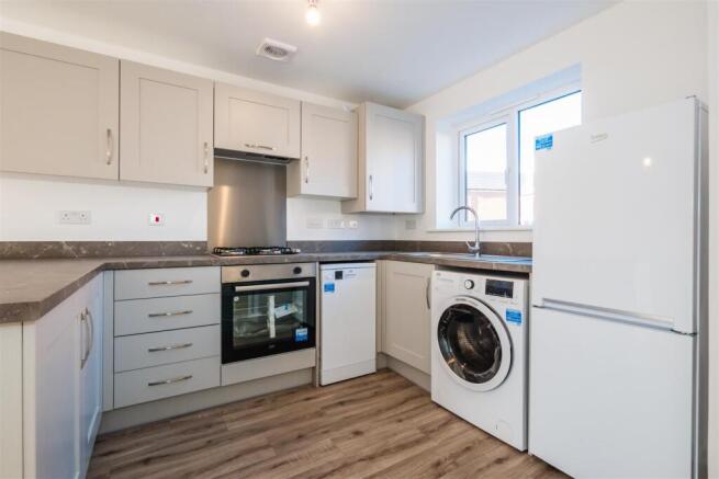3 bed Semi-Detached to rent Image 4
