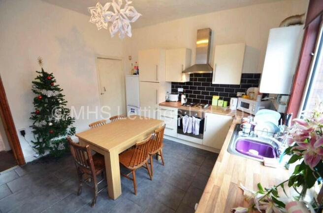 4 bed Terraced to rent Image 12