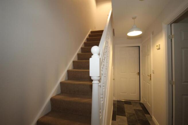 2 bed Terraced to rent Image 4
