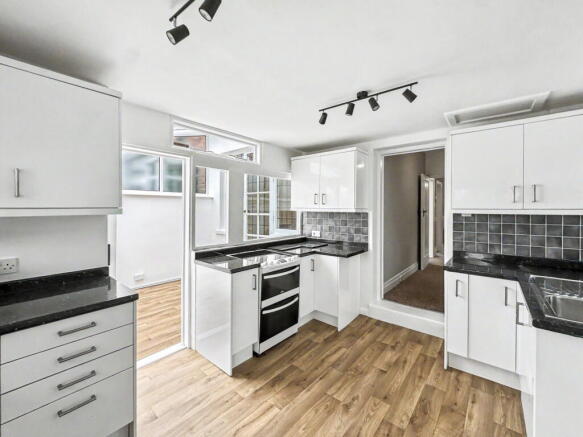 4 bed Semi-Detached for sale Image 6
