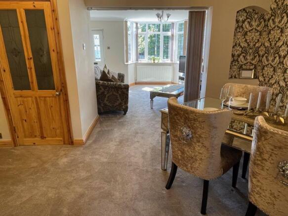 Dining Area (3)