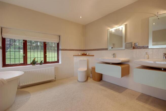 En-Suite Bathroom