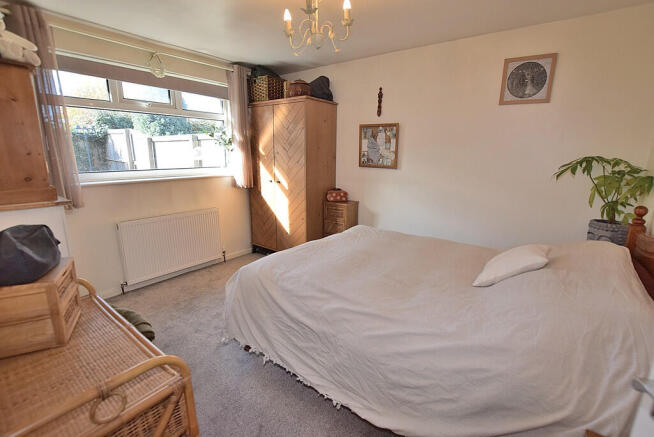2 bed Semi-Detached Bungalow for sale Image 8