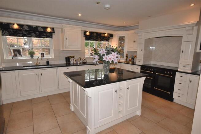 OPEN PLAN DINING KITCHEN
