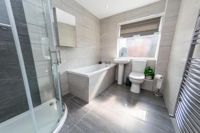 4 bed Detached for sale Image 11