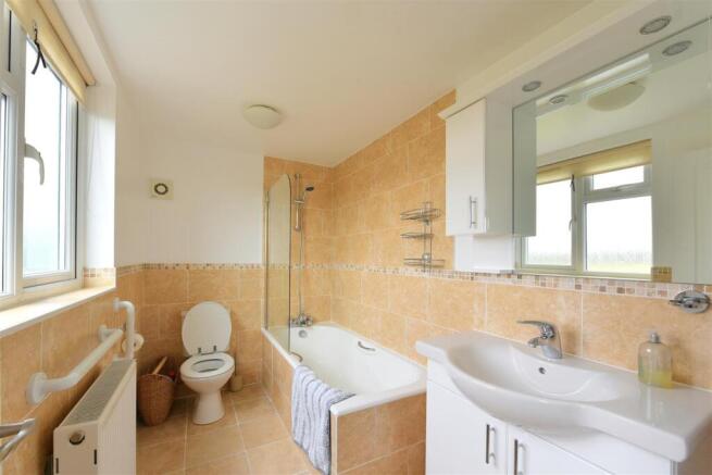 4 bed Not Specified to rent Image 6