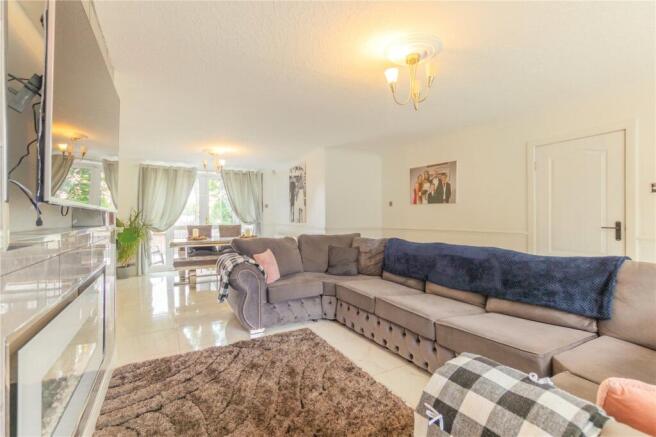 4 bed Semi-Detached for sale Image 6