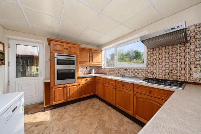 Kitchen/Dining Road