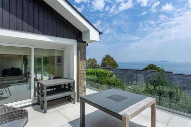66  La Corniche, Fort George, St Peter Port, GY1 photo 4