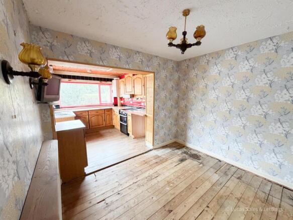 63 Derwent Cres Kettering-7.jpg