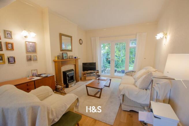 113 Burman - Lounge.jpg