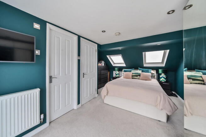 1297553-9-682f2df...