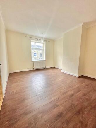 2 bed House to rent Image 4