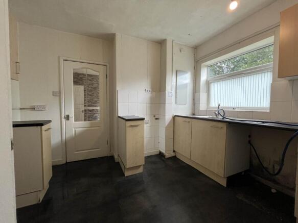 3 bed Semi-Detached to rent Image 11