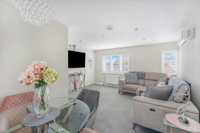 Lapsley Drive, Banbury - No Onward Chain photo 4